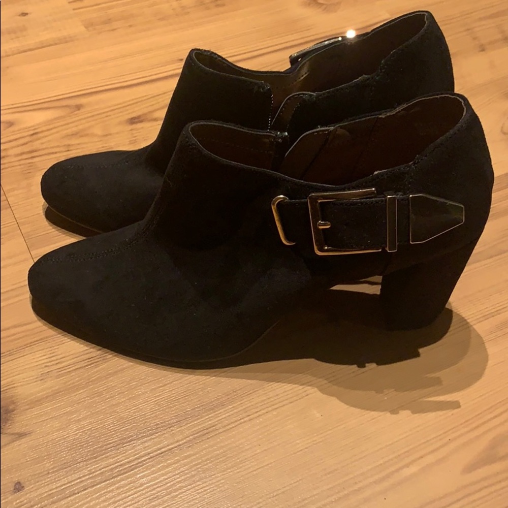 MAKE AN OFFER! 🎉 Aerosoles Ankle Boots